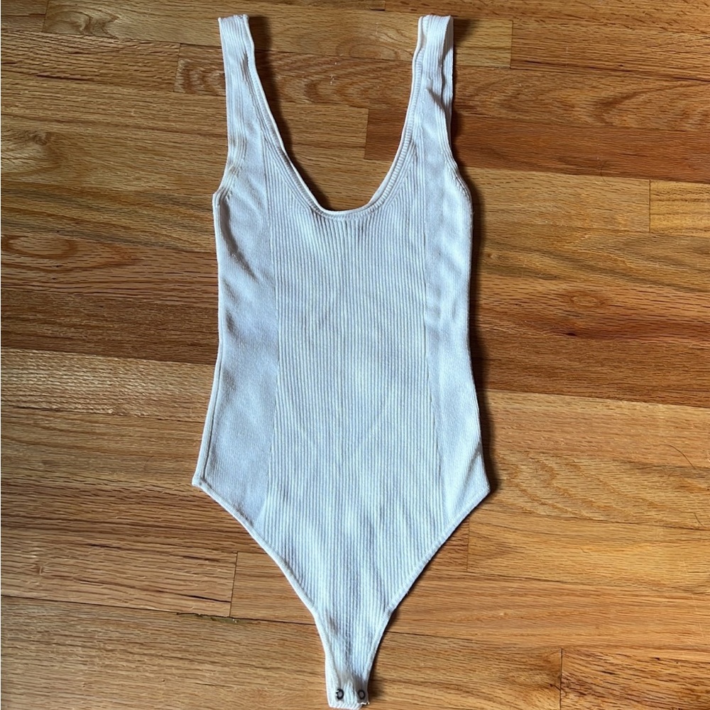 Abercrombie and Fitch cream colored scoop neck bodysuit
